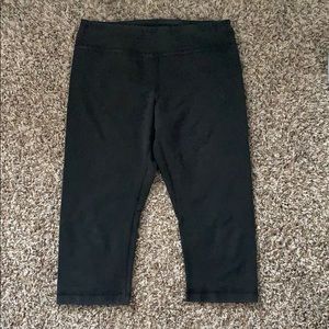 Old Navy black capris leggings